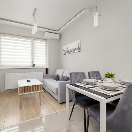 Podgorze Air-conditioned Family With Parking By Renters * Krakow