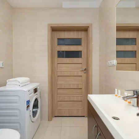 Podgorze Air-conditioned Family With Parking By Renters Krakov