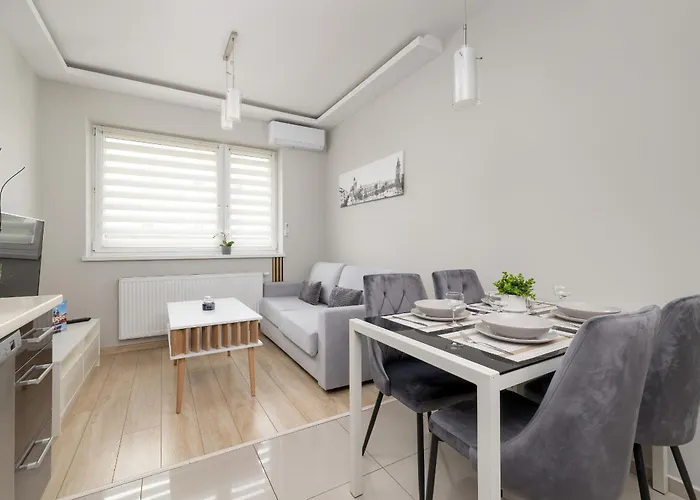 Podgórze Air-conditioned Family With Parking By Renters * Cracovia