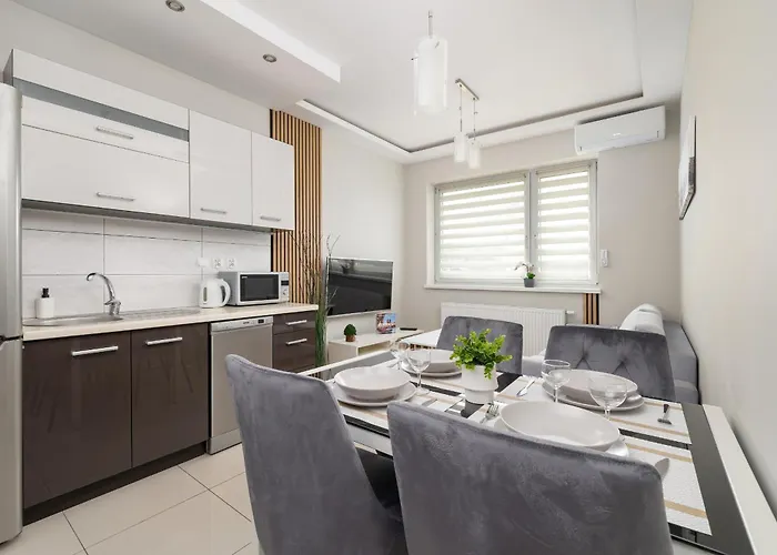 Podgórze Air-conditioned Family With Parking By Renters * Cracovia