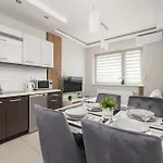 Podgorze Air-conditioned Family With Parking By Renters * Краков